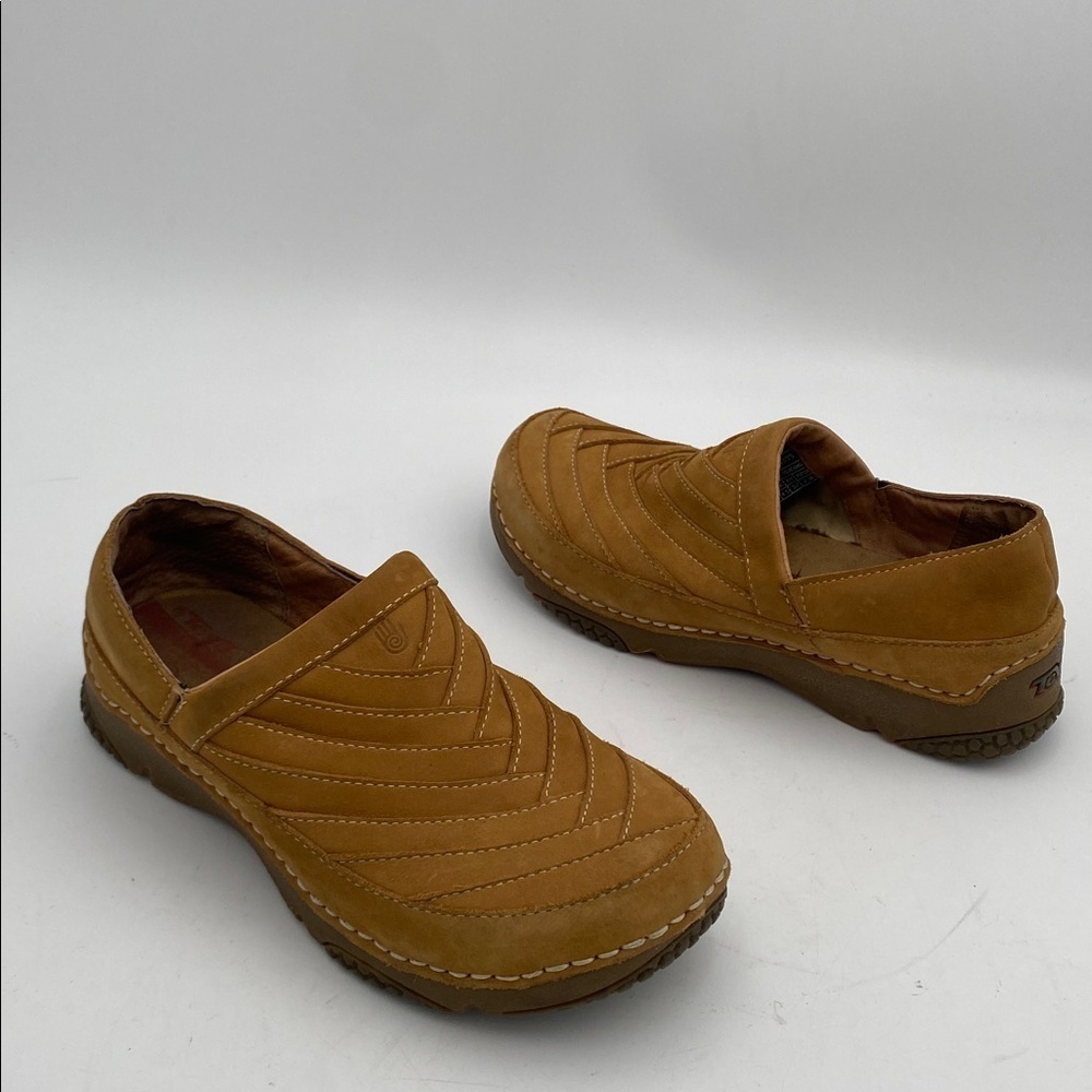 Teva vaana Brown Leather Slip-Ons women 6 slip on casual office comfort retro